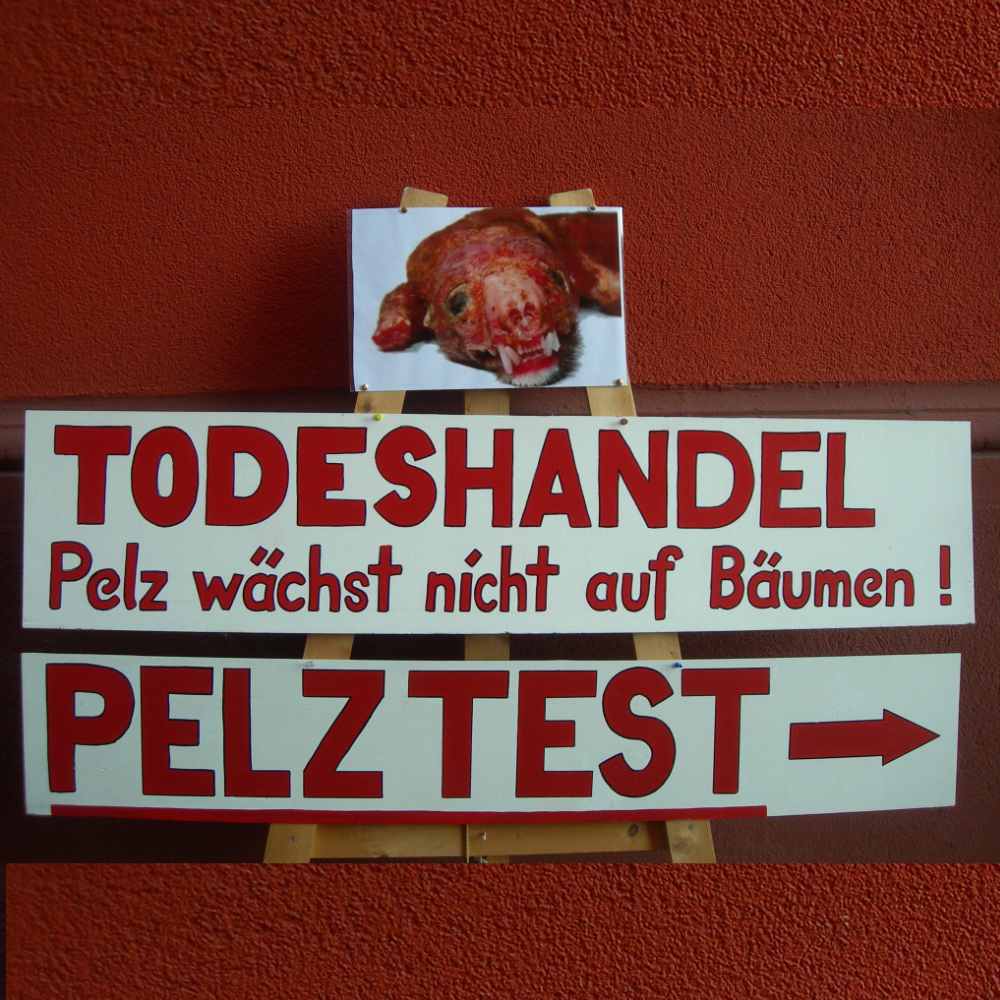 Infostand Pelz wächst nicht auf Bäumen ARIWA