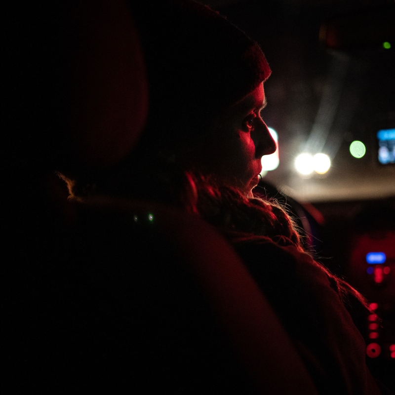 Einsatzfahrzeug bei Nacht