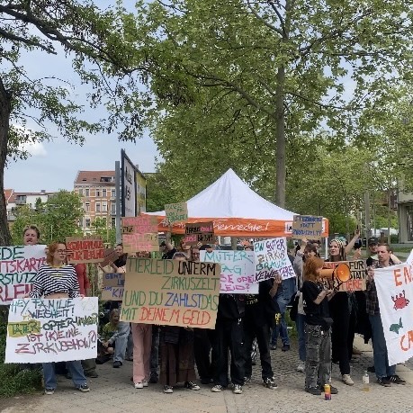Demo gegen Tiere im Zirkus/Zirkus Afrika